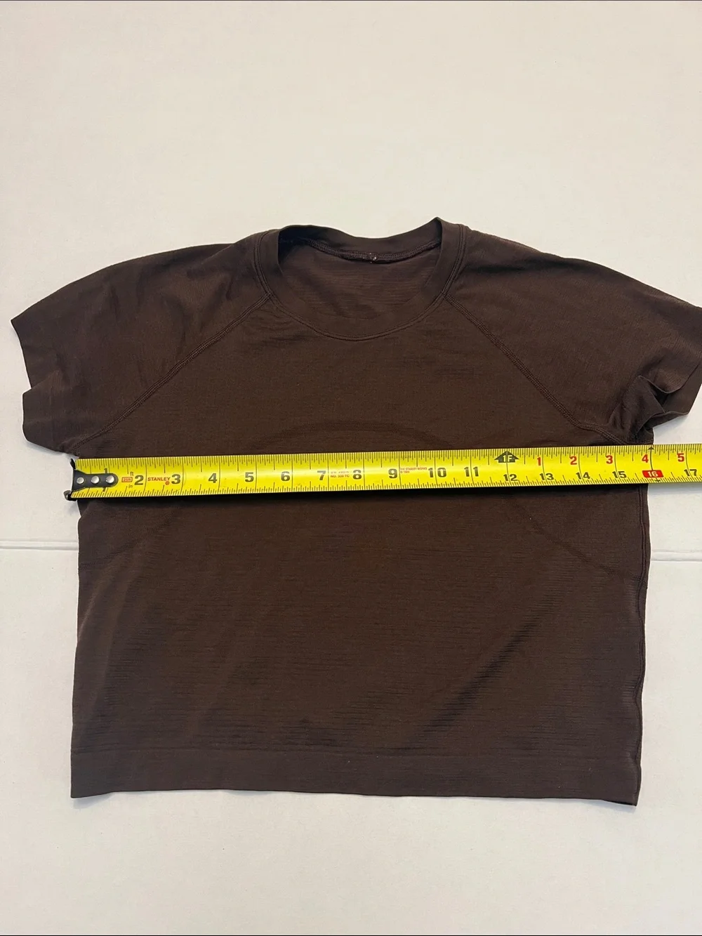LULULEMON BROWN SHORT SLEEVED CROP WORKOUT TOP SIZE SMALL